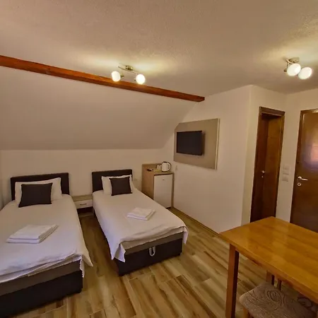 ゲストハウス Tatic 3*