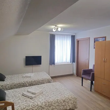 Tatic ゲストハウス 3*